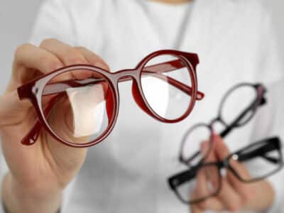 Ajustage et réparation de vos lunettes à domicile