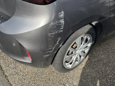 Travaux de carrosserie à domicile : rayures, petits chocs et peinture