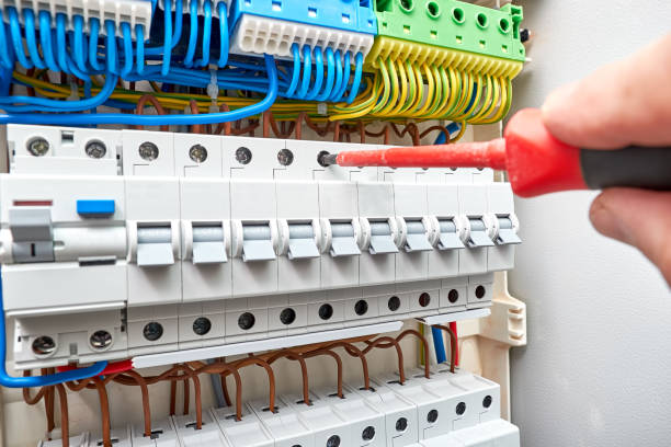 Installation d'un tableau électrique pour sécuriser et distribuer l'alimentation électrique de la maison