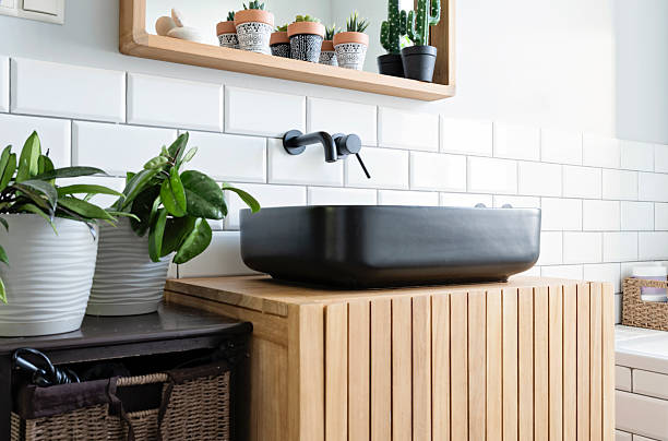 Meuble vasque moderne installé dans une salle de bain rénovée dans la Loire
