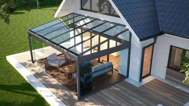 Véranda installée pour agrandir la maison et créer un espace de vie lumineux ouvert sur le jardin